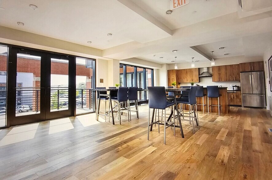 Building Photo - 383 Commercial St