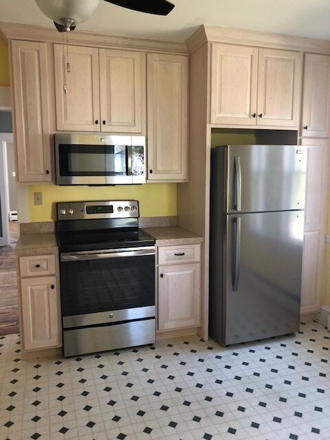 Building Photo - 1359 W Main St