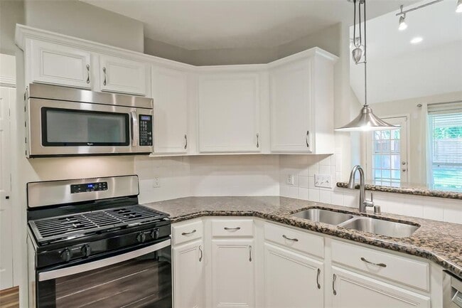 Building Photo - 21734 Maple Bluff Dr