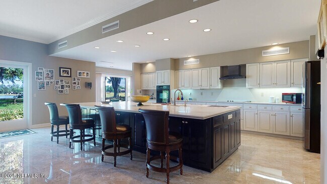Building Photo - 7987 Hollyridge Rd