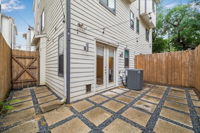 Building Photo - 2512 Chenevert St