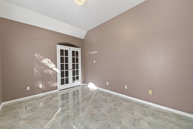 Building Photo - 18818 Flagstone Creek Rd