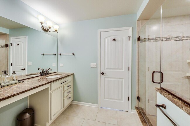 Building Photo - 1382 Kensington Ct