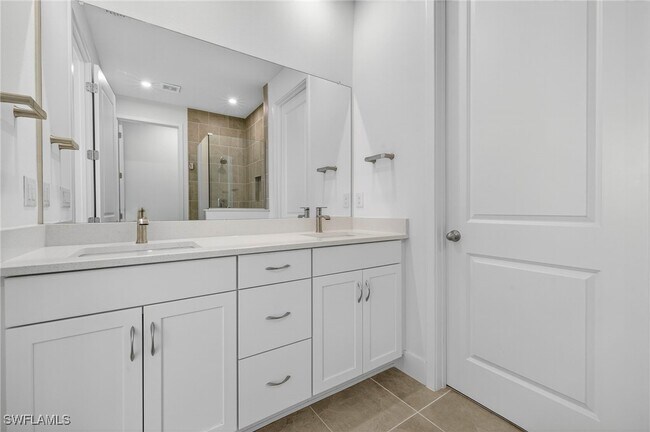 Building Photo - 10279 Bonavie Cove Dr