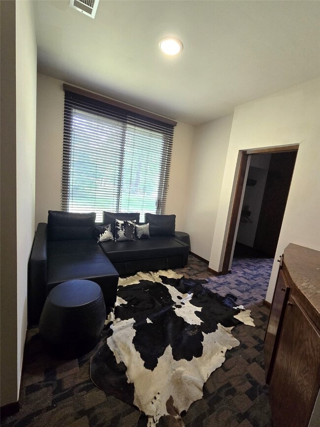 Building Photo - 3231 Hemingway Dr