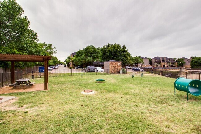Building Photo - 5201 Thistle Dr