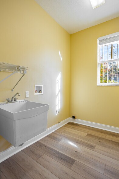 Building Photo - 3204 W Empedrado St