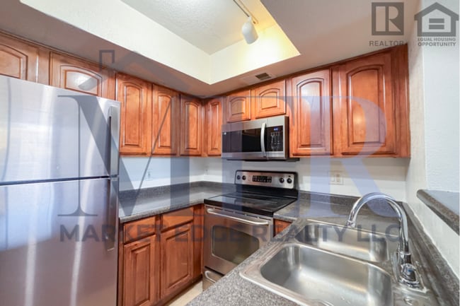 Building Photo - 2Bed/2Bath Apt at Greenway/35th Ave! Move-In Ready on 08/06/2026!