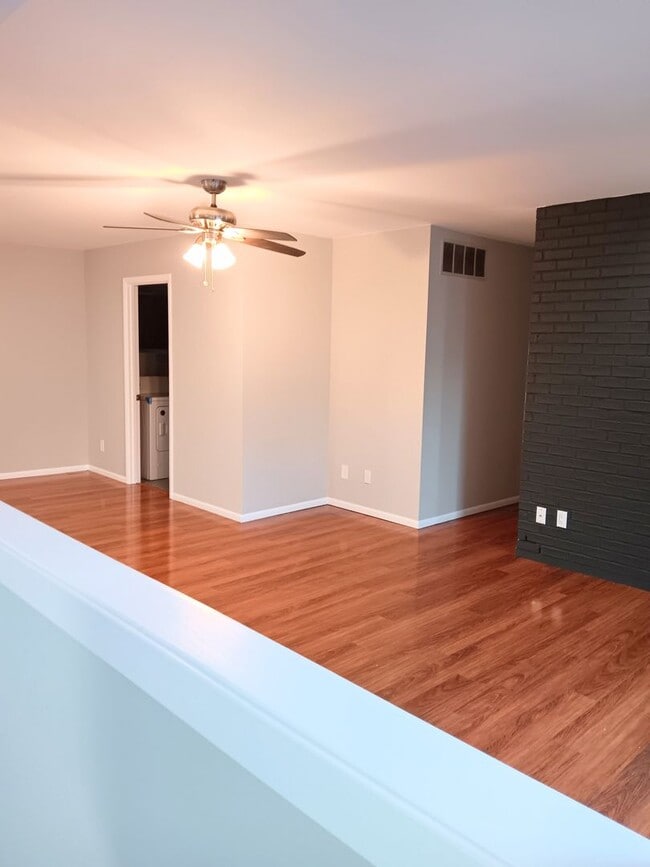 Building Photo - Beautiful Updated Condo in Chesterton