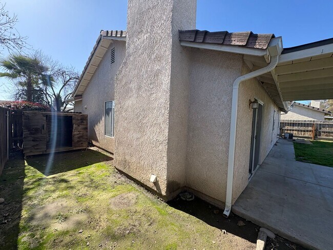 Building Photo - SE Visalia home Rent Ready!