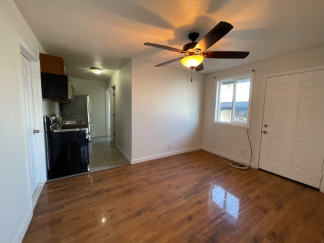 Building Photo - 398 S Papa Ave