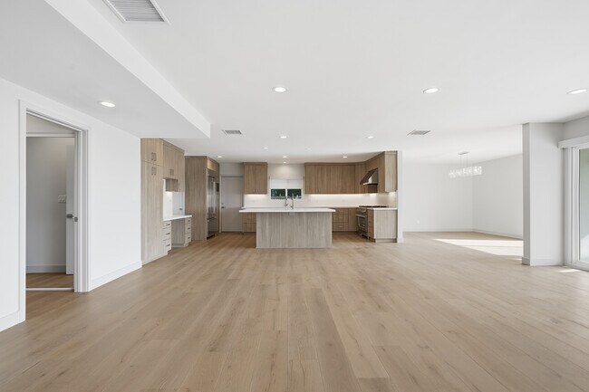 Building Photo - 5527 Burning Tree Dr