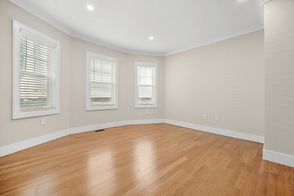 Building Photo - 44 Iffley Rd