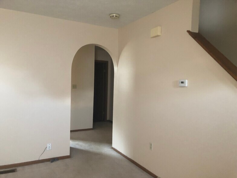 Building Photo - 604 Sunset Cir