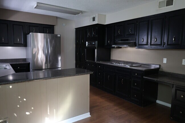 Building Photo - 214 Oakleaf Dr