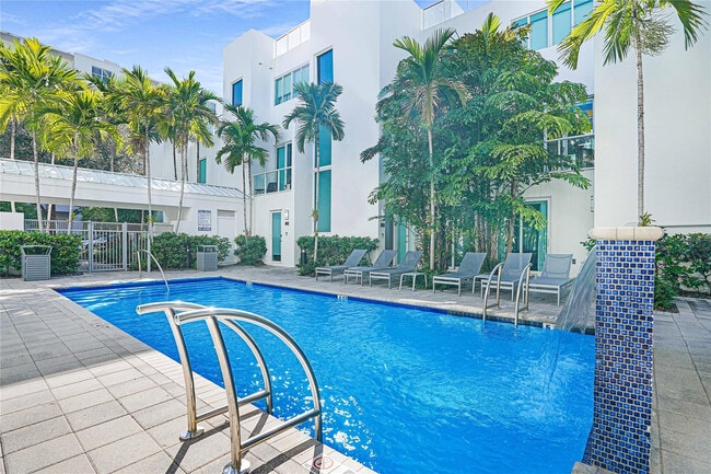 Building Photo - 741 NE 4th Ave