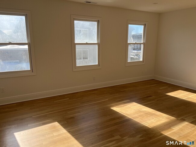 Building Photo - 139 Oldfield Road