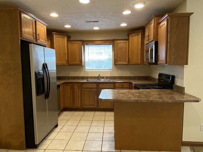 Building Photo - 5355 Midway Dr