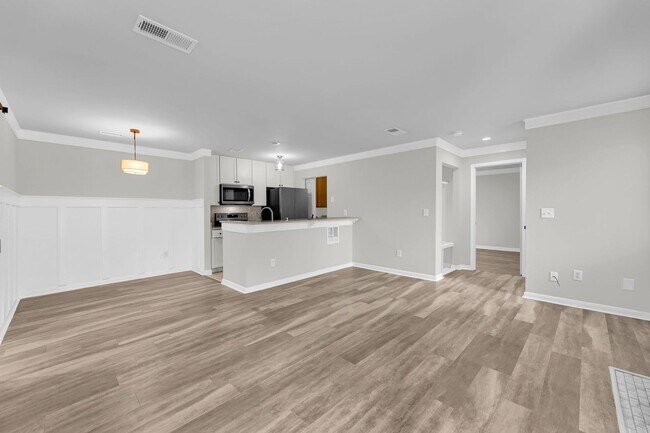 Building Photo - 266 Alexandra Dr