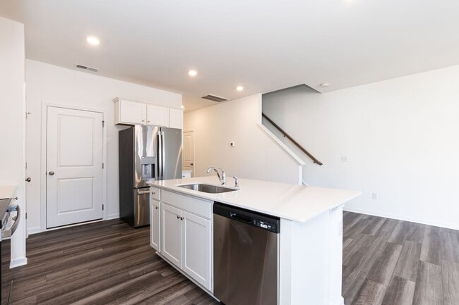 Building Photo - Brand New Townhome!