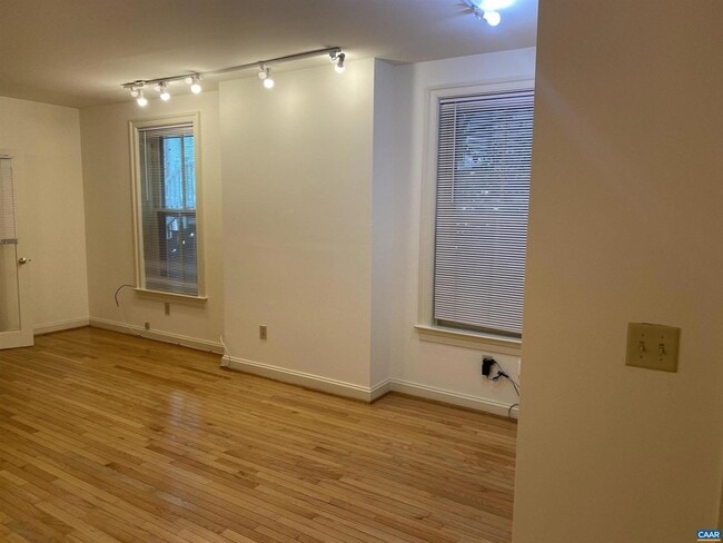 Building Photo - 415 2nd St NE