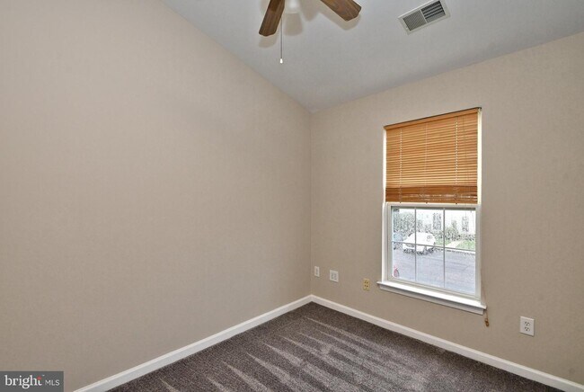 Building Photo - 3435 Westview Dr