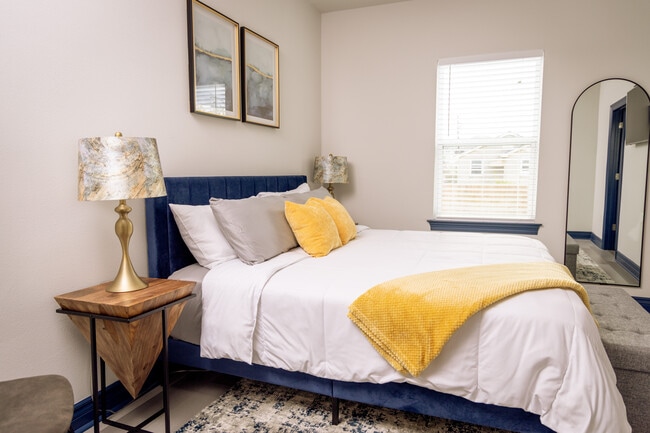 Building Photo - 431 Leboeuf St