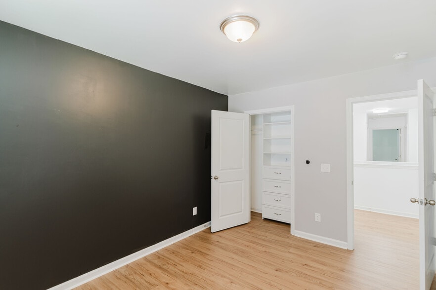 Building Photo - 204 Mascot Ct