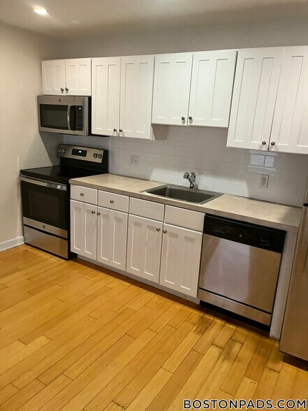 Building Photo - 40 Boylston St