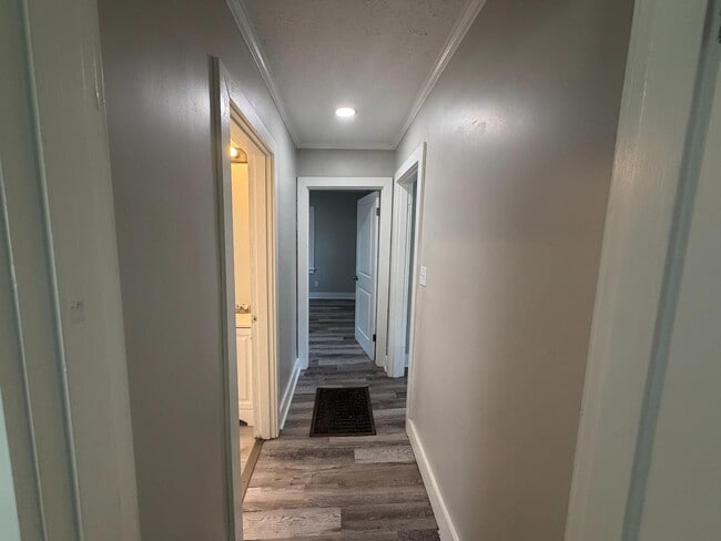 Building Photo - 1310 Martin St