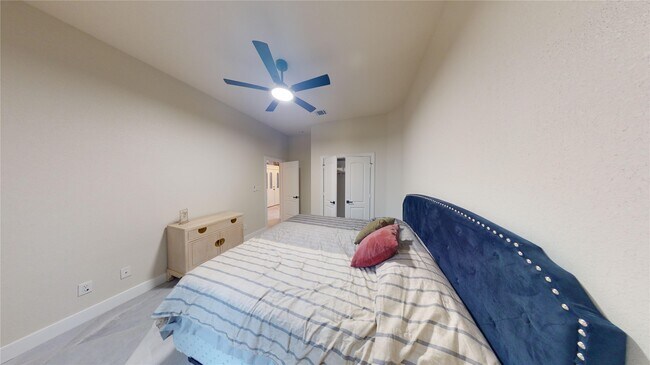 Building Photo - 119 April Waters Dr W