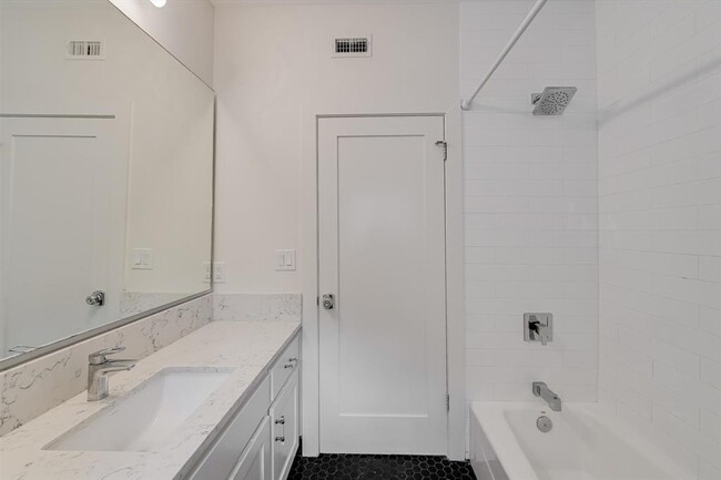 Building Photo - 1203 Newton St