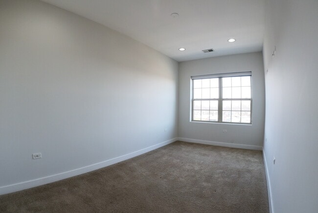 Building Photo - 4447 N Kedzie Ave