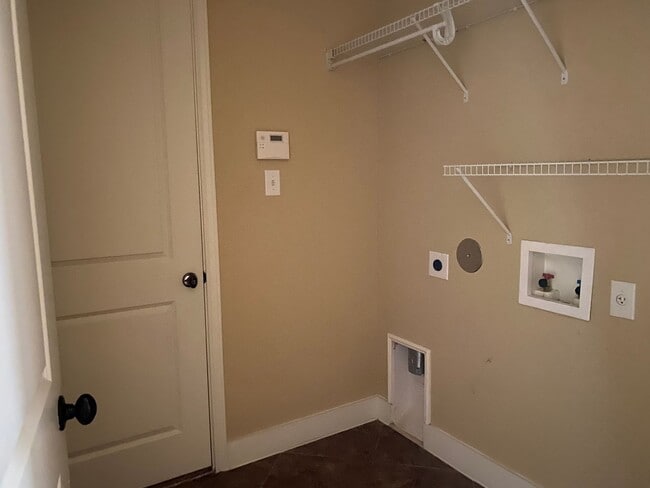 Building Photo - Spacious 3-Bedroom Home for Lease in the h...