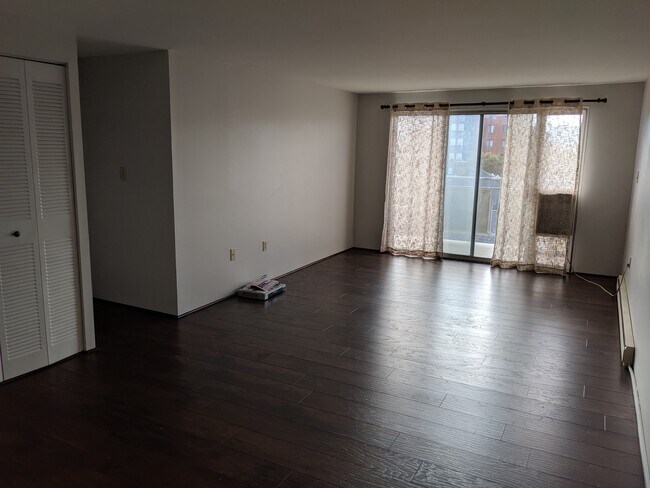 Building Photo - 200 Highland Ave