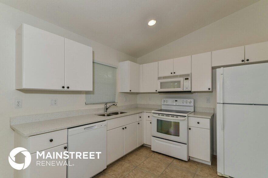 Building Photo - 3259 Toluca Terrace