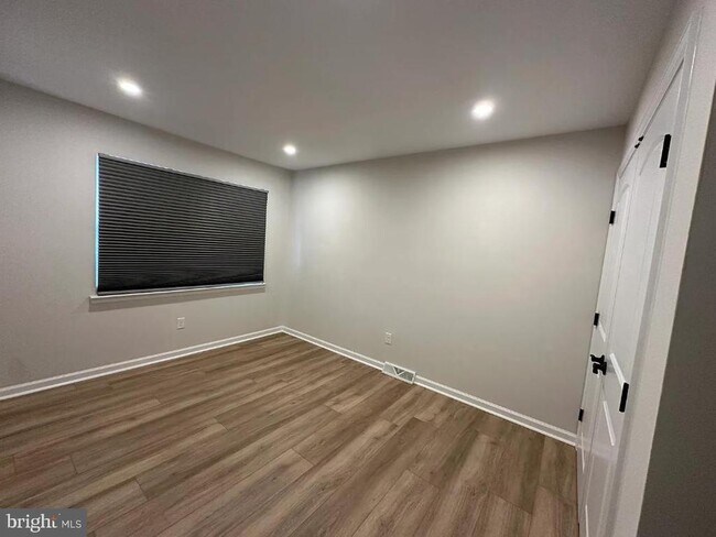 Building Photo - 104 Stuart Ave