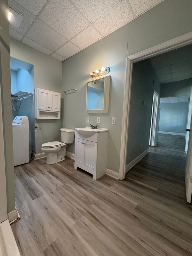 Building Photo - 2 Bedroom - All Utilities Included!!