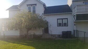 Building Photo - 1032 Perry St