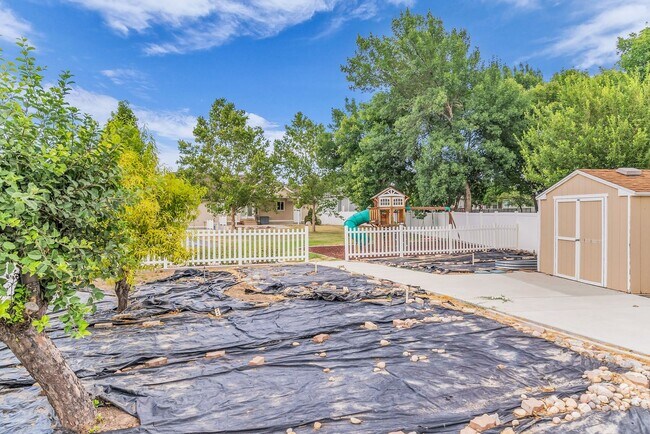 Building Photo - Spacious 7 Bed Kaysville Home with Two Kitchens