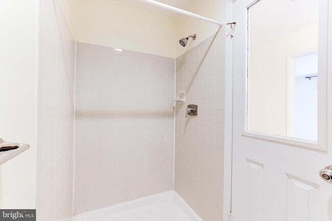 Building Photo - 8509 Jeffersonian Ct