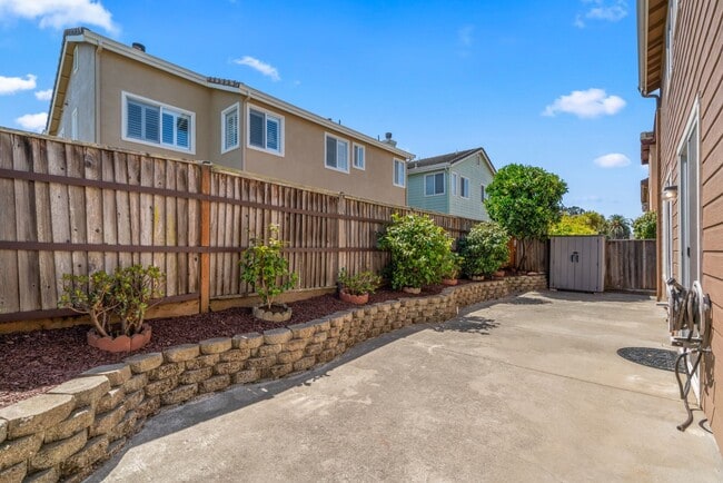 Building Photo - Your Next Home Is Ready!
