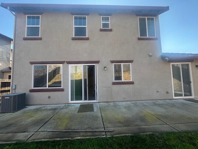 Building Photo - 4 Bedroom 2, Bath, 2900 sqft. w/t Separate 1 Bedroom 1 Bath Guest Quarters for Lease.