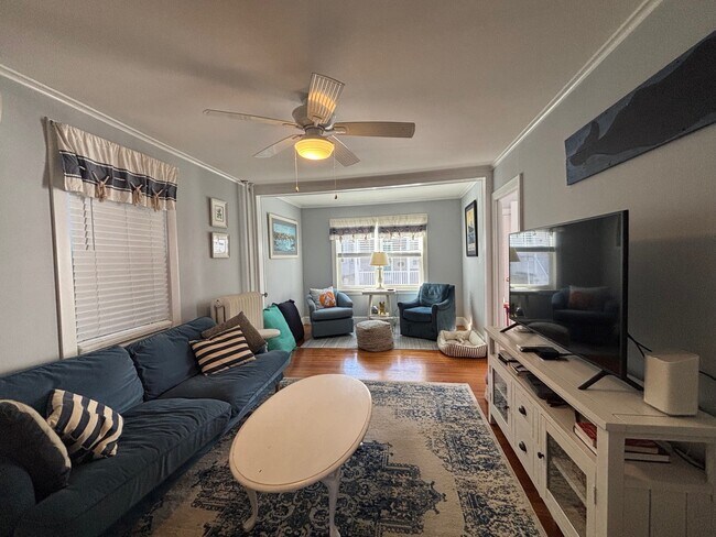 Building Photo - 14 Dixon St