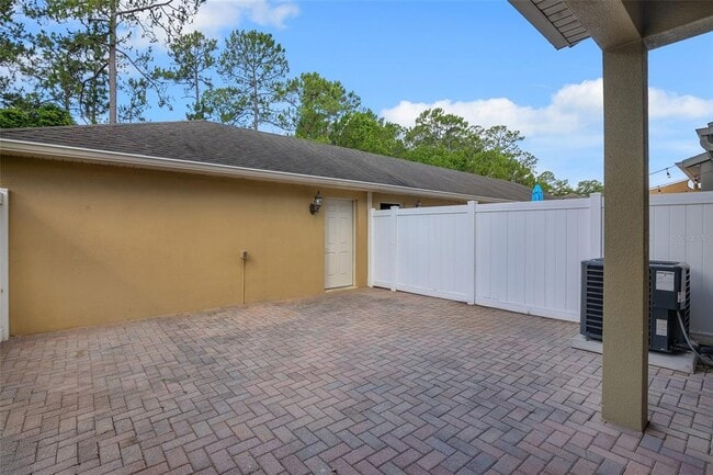 Building Photo - 12702 Salomon Cove Dr