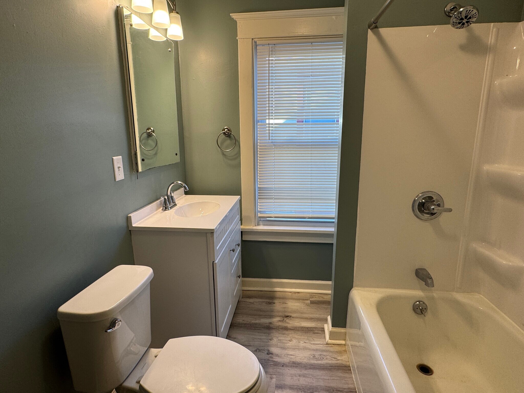 Building Photo - 2702 LeClaire St