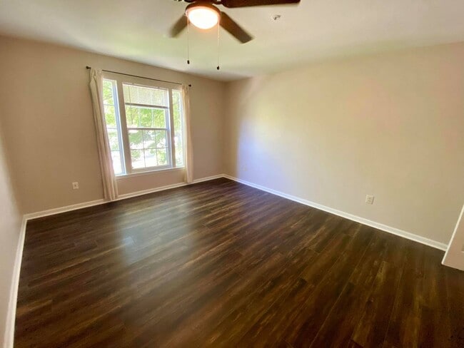 Building Photo - Charming 2 Bedroom/ 1 Bathroom Parkville Condo in Lovely Seven Courts Community