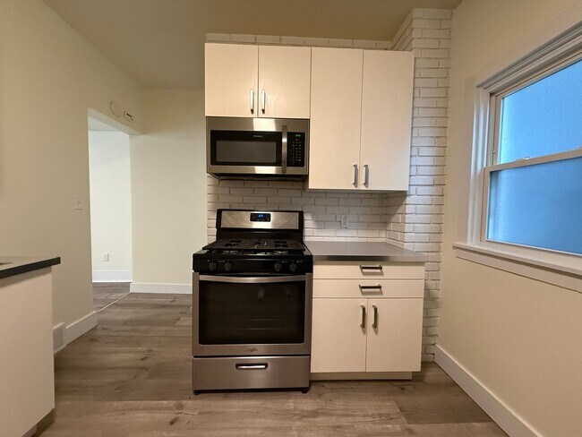 Building Photo - Updated 1-BR Apartment Now Available in Munhall/Homestead!