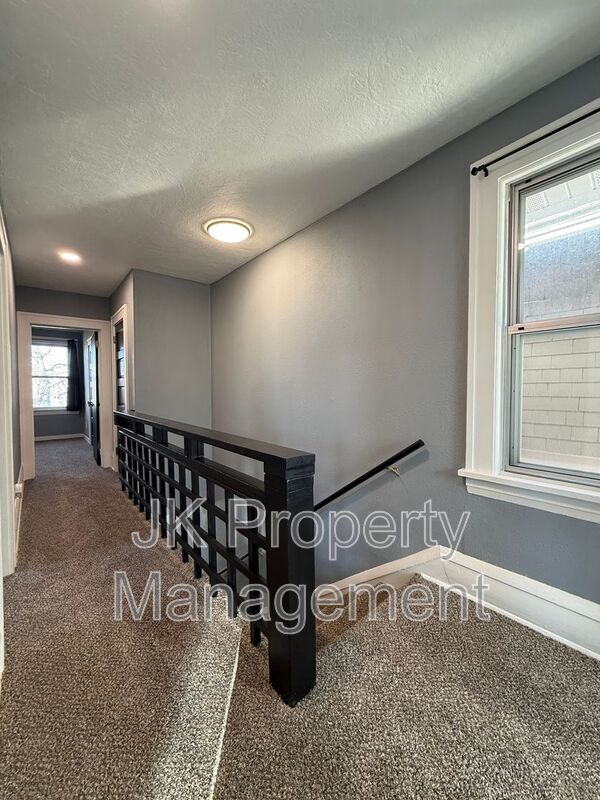 Building Photo - 1512 3rd Ave N