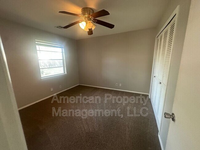 Building Photo - 4512 S Kingston Ave